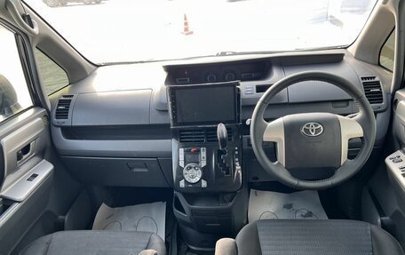Toyota Voxy II, 2009 год, 1 460 000 рублей, 8 фотография