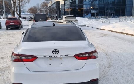 Toyota Camry, 2022 год, 3 700 000 рублей, 4 фотография