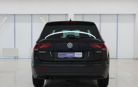 Volkswagen Tiguan II, 2018 год, 2 649 000 рублей, 6 фотография