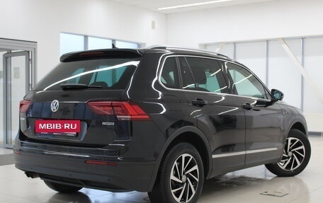 Volkswagen Tiguan II, 2018 год, 2 649 000 рублей, 2 фотография