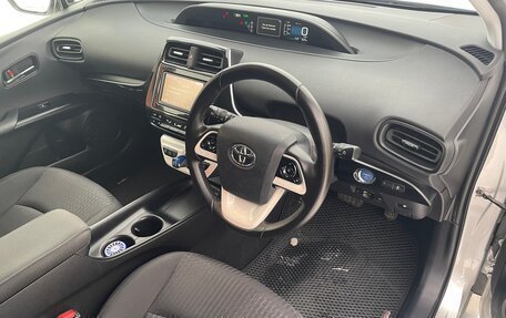 Toyota Prius IV XW50, 2016 год, 1 700 000 рублей, 10 фотография