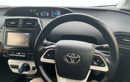 Toyota Prius IV XW50, 2016 год, 1 700 000 рублей, 21 фотография
