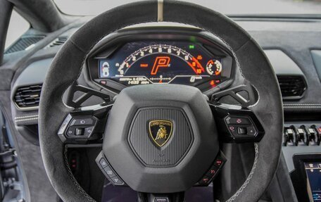 Lamborghini Huracán, 2024 год, 44 500 000 рублей, 11 фотография