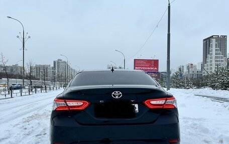 Toyota Camry, 2021 год, 3 350 000 рублей, 5 фотография