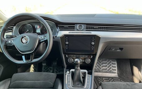 Volkswagen Passat B8 рестайлинг, 2017 год, 1 900 000 рублей, 10 фотография