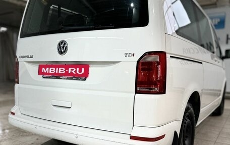 Volkswagen Caravelle T6 рестайлинг, 2017 год, 3 300 000 рублей, 20 фотография