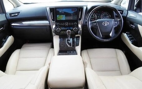 Toyota Alphard III, 2021 год, 3 570 000 рублей, 15 фотография