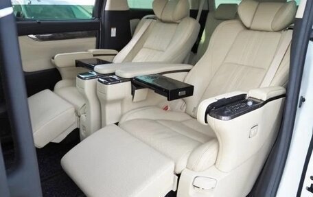 Toyota Alphard III, 2021 год, 3 570 000 рублей, 17 фотография