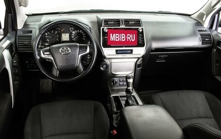 Toyota Land Cruiser Prado 150 рестайлинг 2, 2019 год, 5 250 000 рублей, 6 фотография