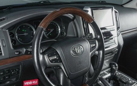 Toyota Land Cruiser 200, 2016 год, 6 399 000 рублей, 14 фотография