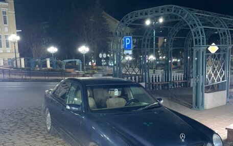 Mercedes-Benz E-Класс, 2001 год, 470 000 рублей, 1 фотография
