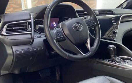 Toyota Camry, 2018 год, 2 980 000 рублей, 6 фотография
