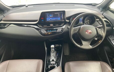 Toyota C-HR I рестайлинг, 2017 год, 2 600 000 рублей, 2 фотография