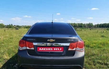 Chevrolet Cruze II, 2013 год, 680 000 рублей, 3 фотография
