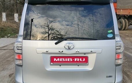 Toyota Voxy II, 2012 год, 1 450 000 рублей, 4 фотография