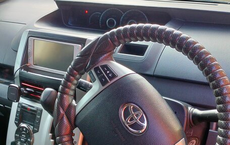Toyota Voxy II, 2012 год, 1 450 000 рублей, 16 фотография