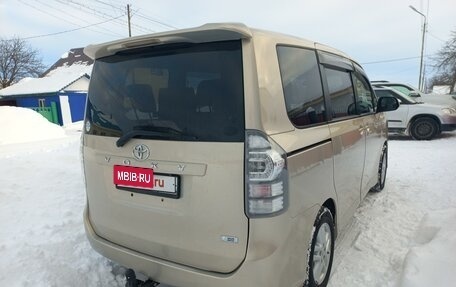 Toyota Voxy II, 2011 год, 1 600 000 рублей, 4 фотография
