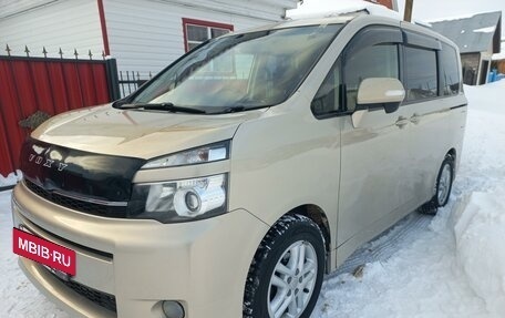 Toyota Voxy II, 2011 год, 1 600 000 рублей, 3 фотография