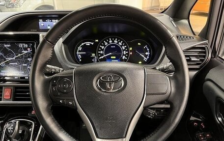 Toyota Voxy III, 2021 год, 1 890 000 рублей, 10 фотография
