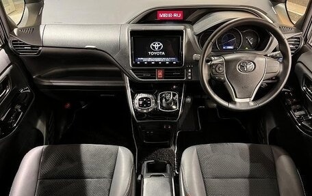 Toyota Voxy III, 2021 год, 1 890 000 рублей, 12 фотография