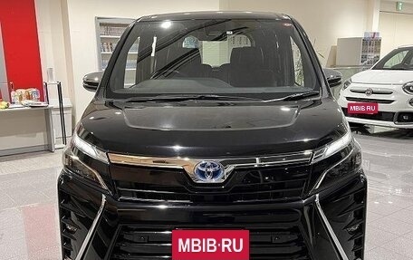 Toyota Voxy III, 2021 год, 1 890 000 рублей, 2 фотография
