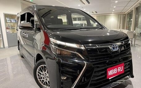 Toyota Voxy III, 2021 год, 1 890 000 рублей, 3 фотография