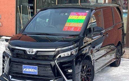 Toyota Voxy III, 2021 год, 1 995 000 рублей, 3 фотография