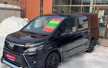 Toyota Voxy III, 2021 год, 1 995 000 рублей, 4 фотография