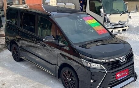 Toyota Voxy III, 2021 год, 1 995 000 рублей, 5 фотография