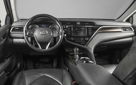 Toyota Camry, 2020 год, 3 249 000 рублей, 6 фотография