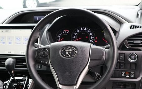 Toyota Voxy III, 2021 год, 1 970 000 рублей, 7 фотография