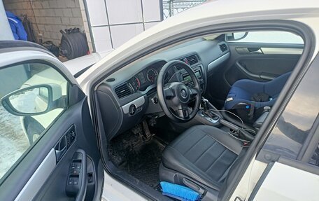 Volkswagen Jetta VI, 2012 год, 900 000 рублей, 6 фотография