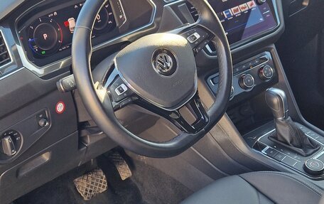 Volkswagen Tiguan II, 2019 год, 3 300 000 рублей, 9 фотография