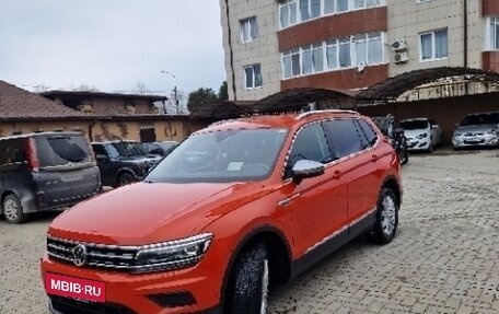 Volkswagen Tiguan II, 2019 год, 3 300 000 рублей, 2 фотография