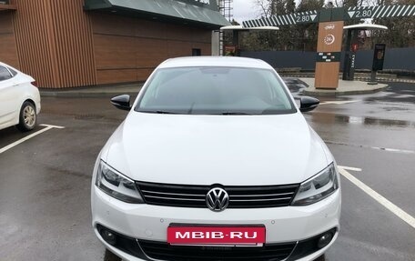 Volkswagen Jetta VI, 2013 год, 1 160 000 рублей, 2 фотография