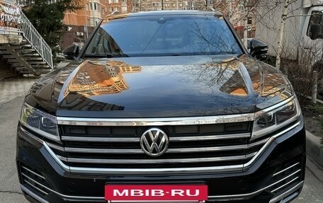 Volkswagen Touareg III, 2019 год, 4 800 000 рублей, 2 фотография
