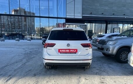 Volkswagen Tiguan II, 2018 год, 3 195 000 рублей, 4 фотография