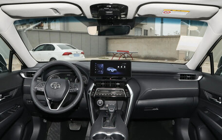 Toyota Venza, 2024 год, 3 190 000 рублей, 3 фотография