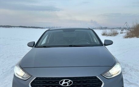 Hyundai Solaris II рестайлинг, 2018 год, 1 570 000 рублей, 2 фотография