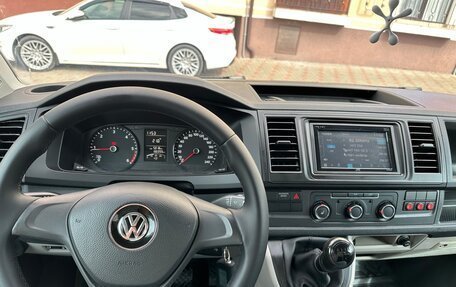 Volkswagen Transporter T6 рестайлинг, 2018 год, 2 500 000 рублей, 4 фотография