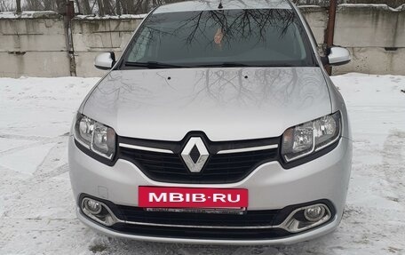 Renault Logan II, 2015 год, 810 000 рублей, 2 фотография