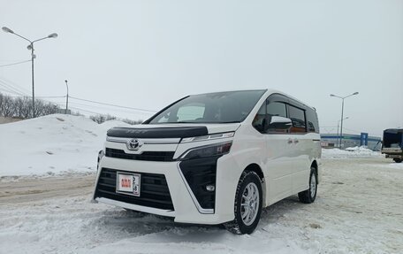Toyota Voxy III, 2018 год, 2 770 000 рублей, 6 фотография