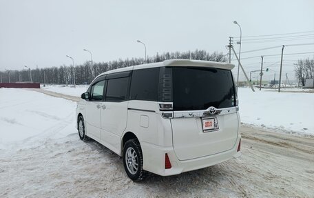 Toyota Voxy III, 2018 год, 2 770 000 рублей, 12 фотография