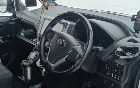 Toyota Voxy III, 2018 год, 2 770 000 рублей, 21 фотография