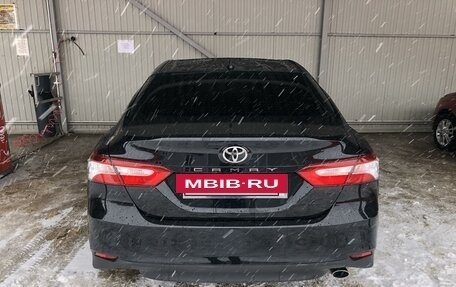 Toyota Camry, 2019 год, 3 770 000 рублей, 5 фотография