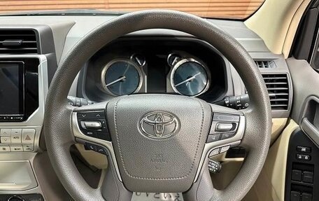 Toyota Land Cruiser Prado 150 рестайлинг 2, 2020 год, 3 770 000 рублей, 9 фотография