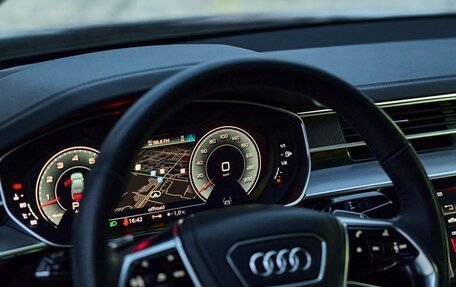 Audi A8, 2018 год, 7 400 000 рублей, 11 фотография
