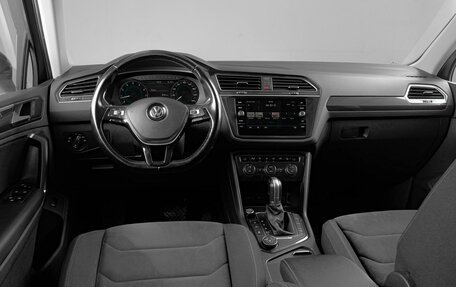 Volkswagen Tiguan II, 2017 год, 2 799 000 рублей, 6 фотография