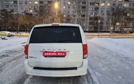 Dodge Caravan V, 2020 год, 2 750 000 рублей, 2 фотография