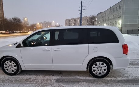 Dodge Caravan V, 2020 год, 2 750 000 рублей, 11 фотография